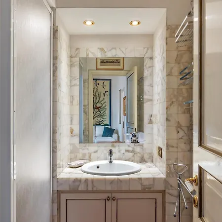 The Charming House - Pantheon Apartment